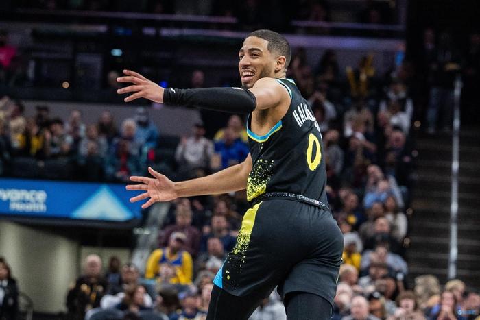 哈里伯顿组织串联完美,国王团队配合击溃活塞防守  哈里伯顿组织串联完美,国王团队配合击溃活塞防守