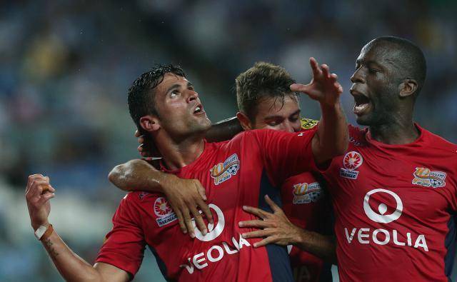 帕德博恩保级生死战,全队死磕终获平局    帕德博恩保级生死战,全队死磕终获平局