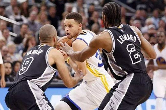 c7娱乐- 勇士队三分雨破纪录，库里率队逆转太阳  